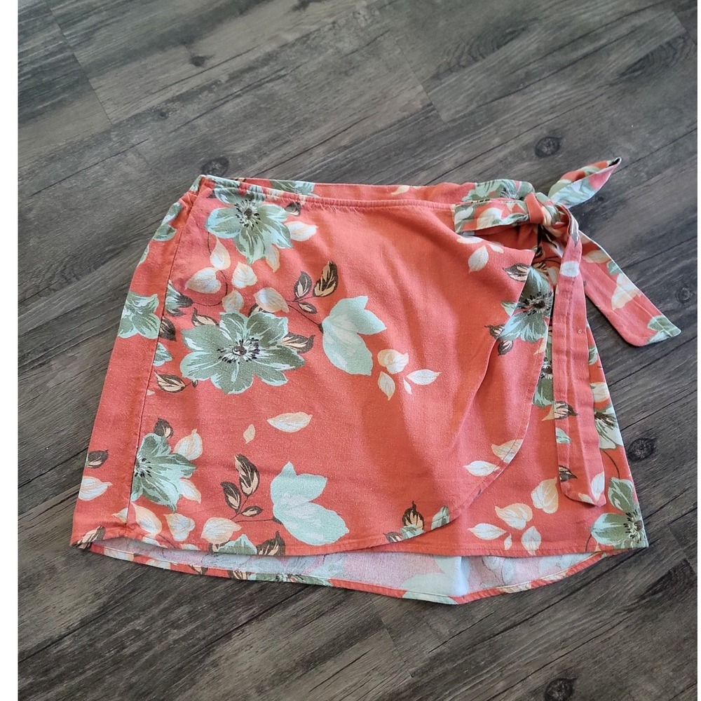 Sadie &  Sage Floral Faux Wrap Mini Skirt‎ Coral Sage Green Tie on Side Med